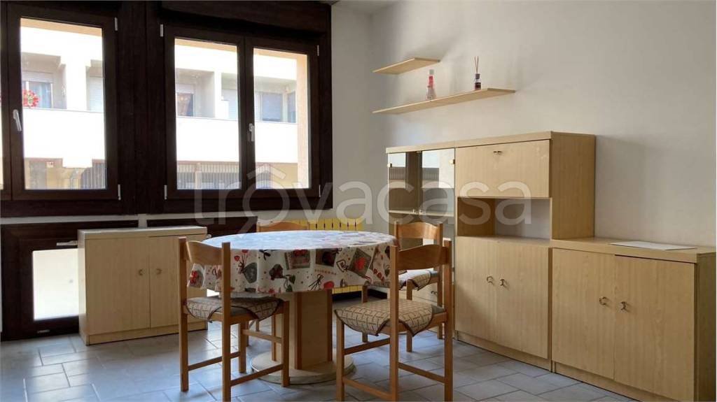 appartamento in vendita ad Azzate in zona Castello