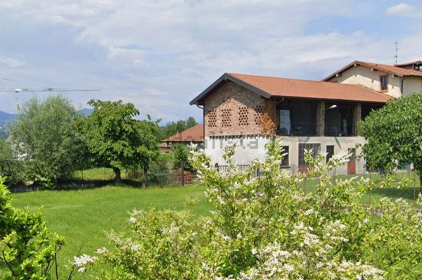 casale in vendita ad Azzate in zona Castello