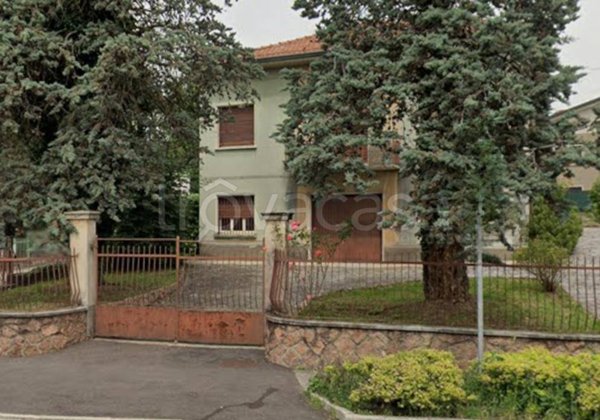 casa indipendente in vendita ad Azzate in zona Castello