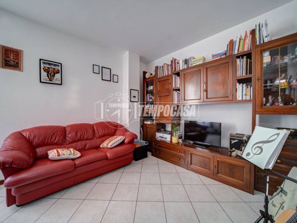 appartamento in vendita ad Azzate in zona Castello
