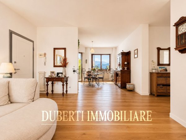 appartamento in vendita ad Azzate in zona Castello