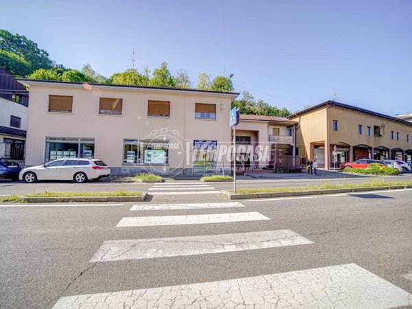 ufficio in vendita ad Azzate in zona Castello