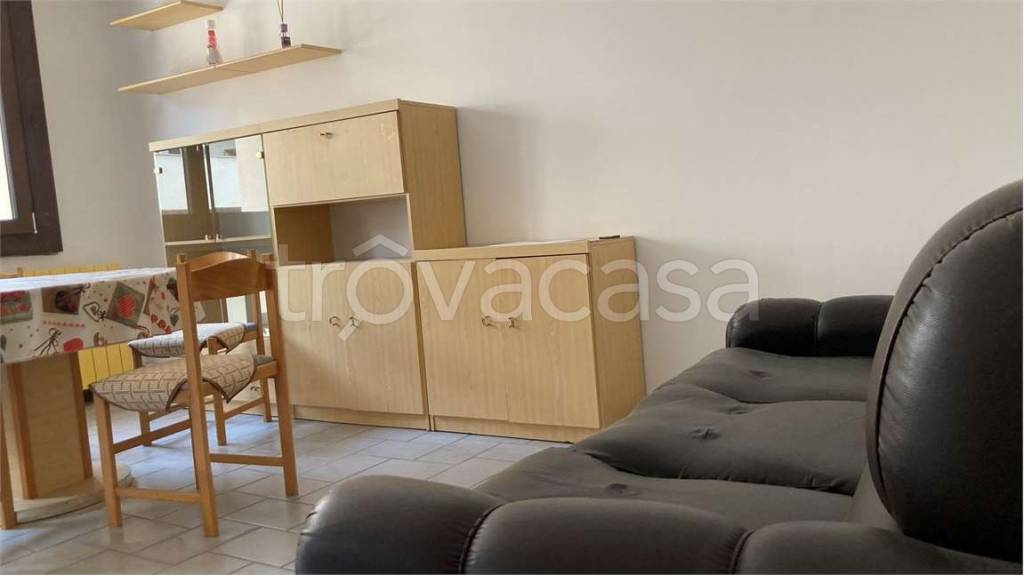 appartamento in vendita ad Azzate in zona Castello