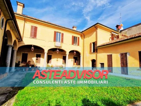 appartamento in vendita ad Azzate in zona Castello
