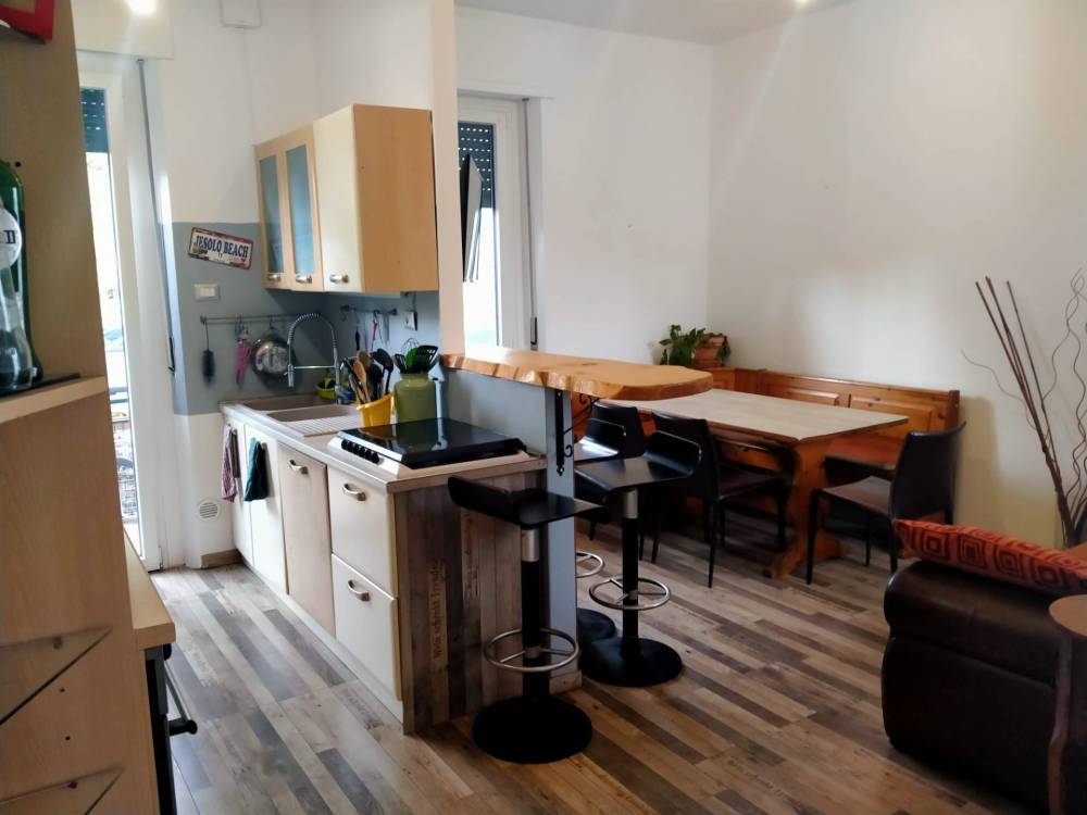 casa indipendente in vendita ad Azzate in zona Castello