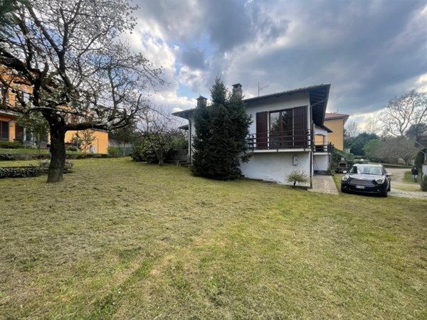 casa indipendente in vendita ad Azzate in zona Vegonno
