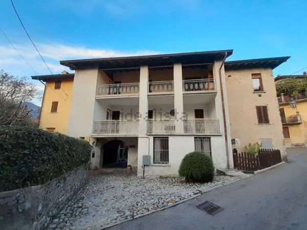 appartamento in vendita ad Azzio