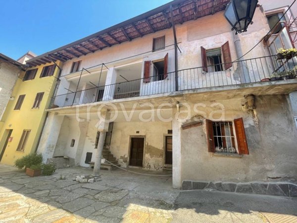 casa indipendente in vendita ad Azzio