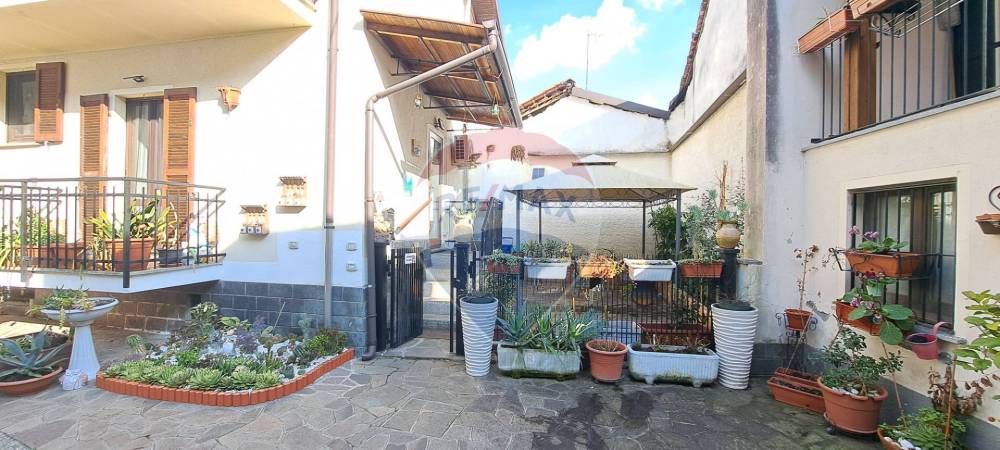casa indipendente in vendita ad Azzio
