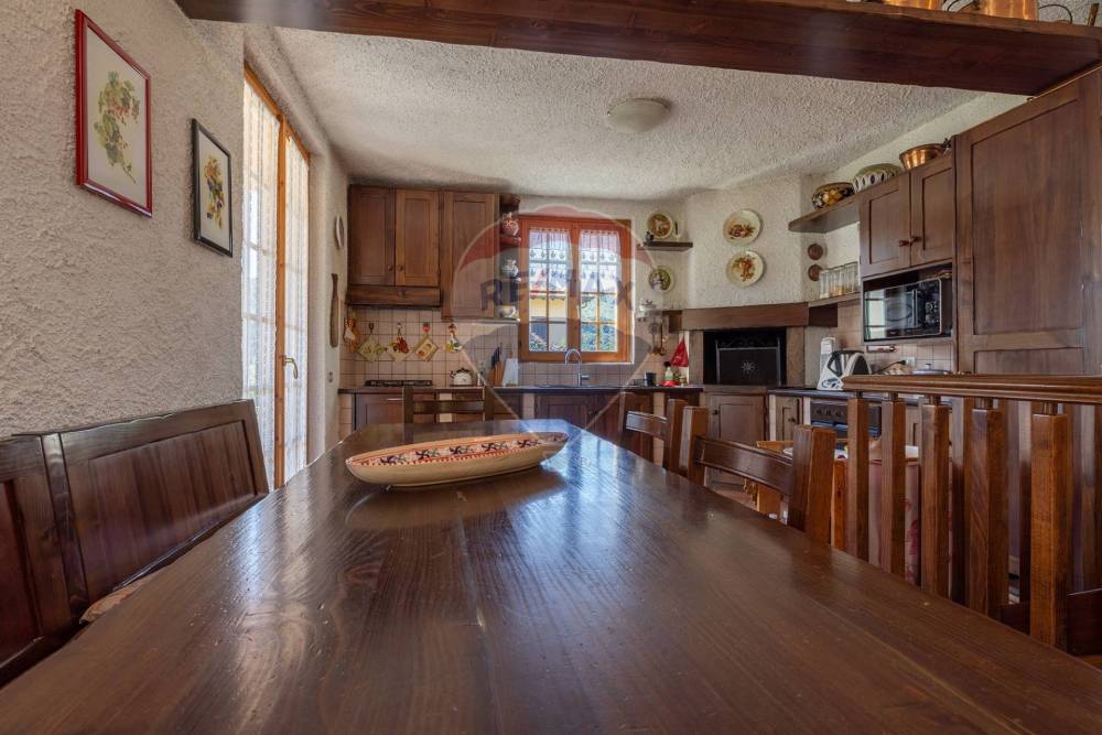 casa indipendente in vendita ad Azzio