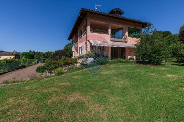 casa indipendente in vendita ad Azzio