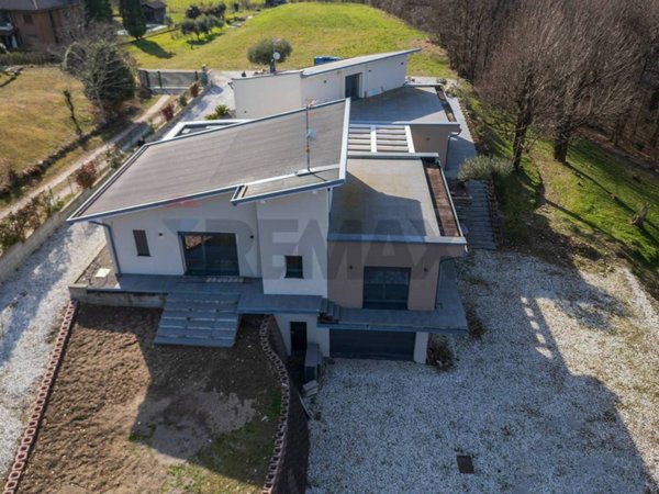 casa indipendente in vendita ad Azzio