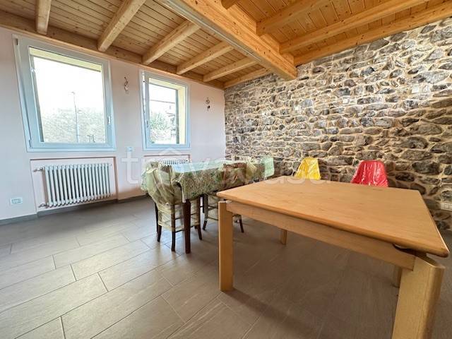 casa indipendente in vendita ad Azzio