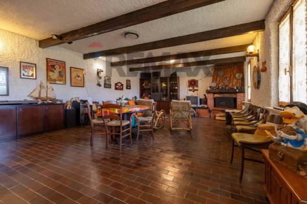casa indipendente in vendita ad Azzio
