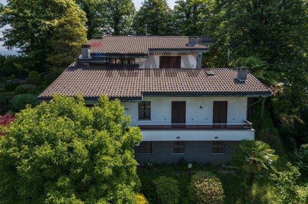 casa indipendente in vendita ad Azzio