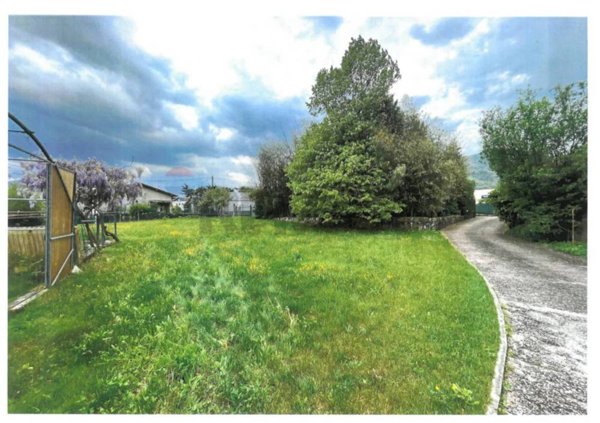 villa in vendita ad Azzio