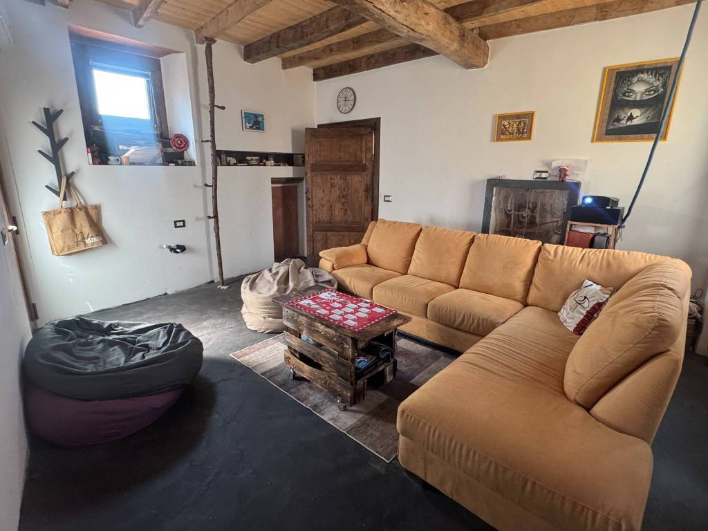 casa indipendente in vendita ad Azzio