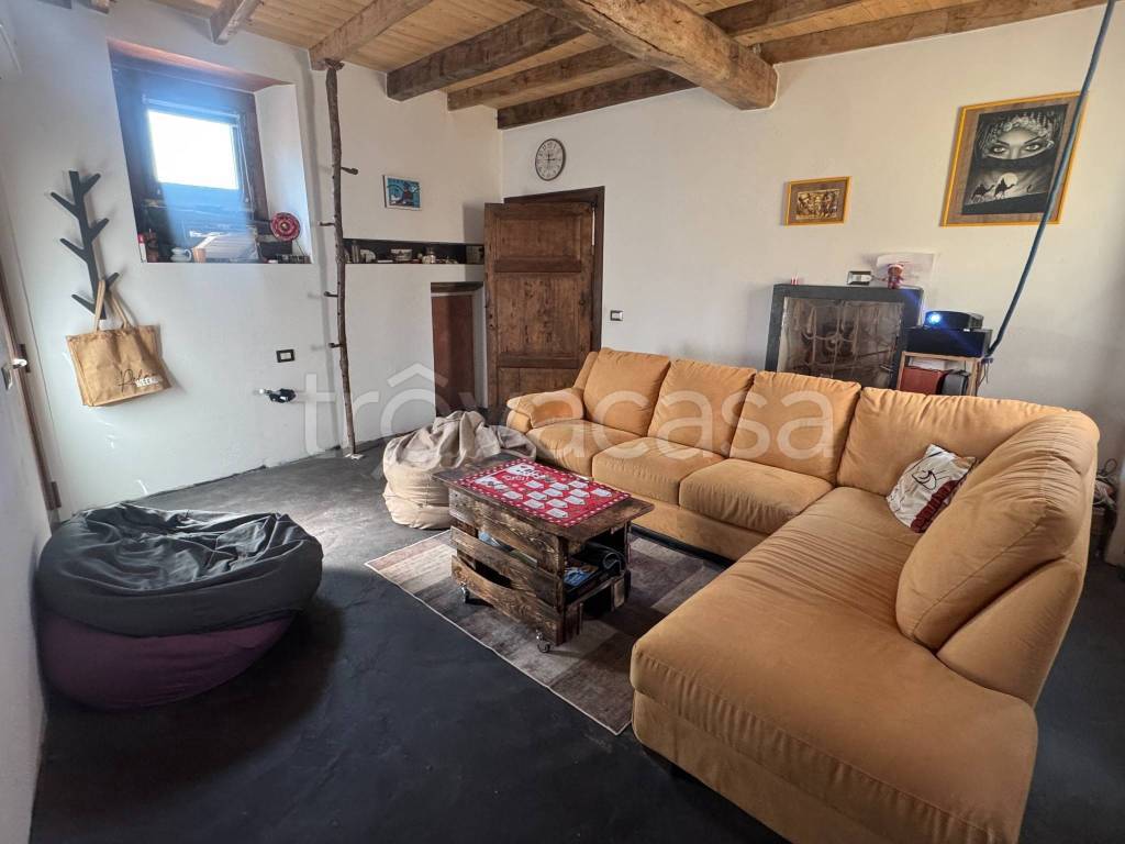 casa indipendente in vendita ad Azzio