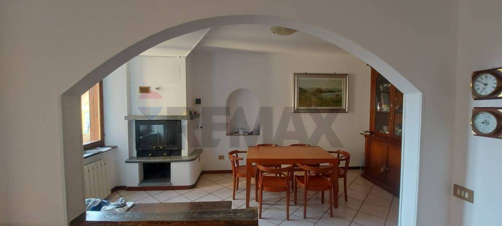 casa indipendente in vendita ad Azzio