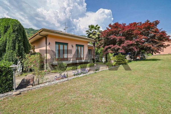 casa indipendente in vendita ad Azzio