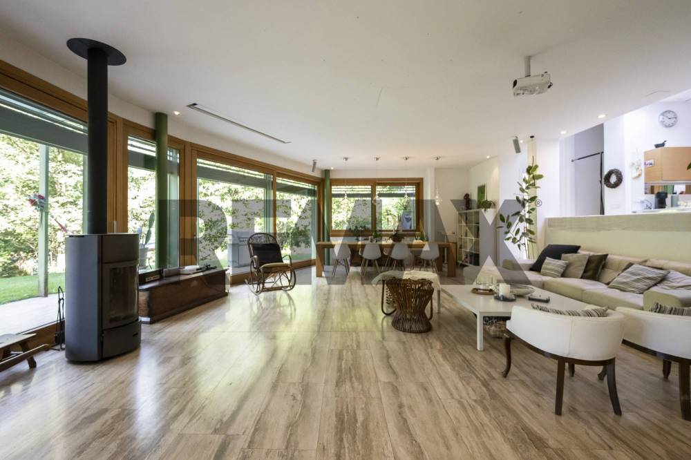 casa indipendente in vendita ad Azzio