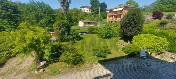 casa indipendente in vendita ad Azzio