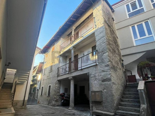 casa indipendente in vendita ad Azzio