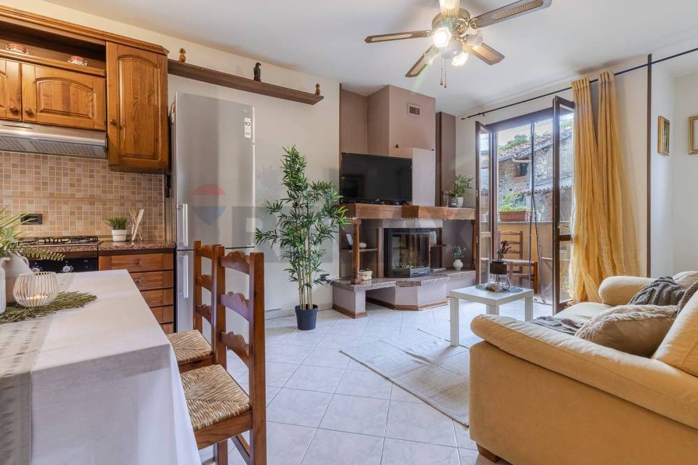 casa indipendente in vendita ad Azzio