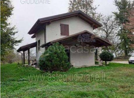 casa indipendente in vendita ad Azzio