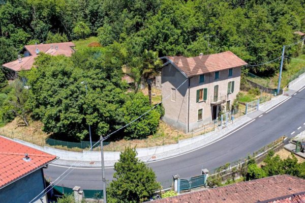 casa indipendente in vendita ad Azzio