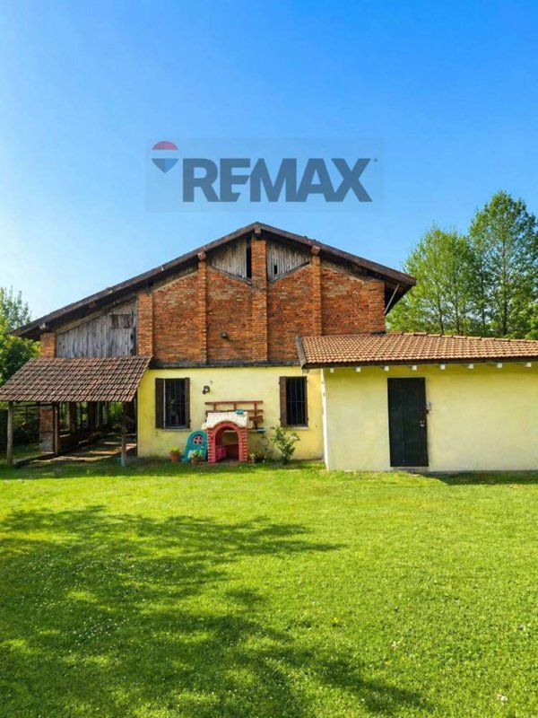 casa indipendente in vendita ad Azzio