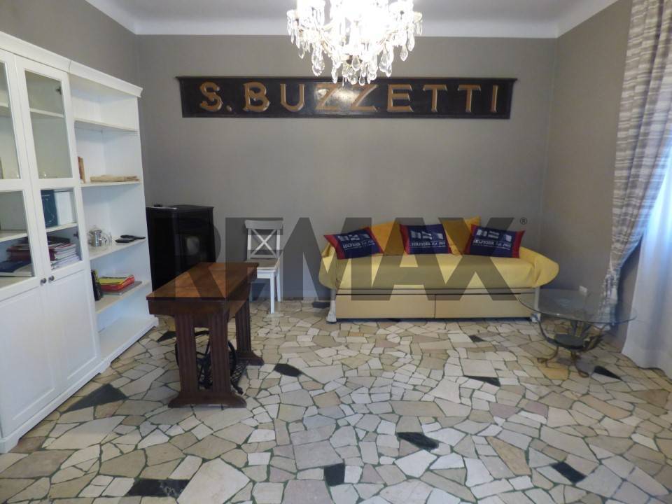 casa indipendente in vendita ad Azzio