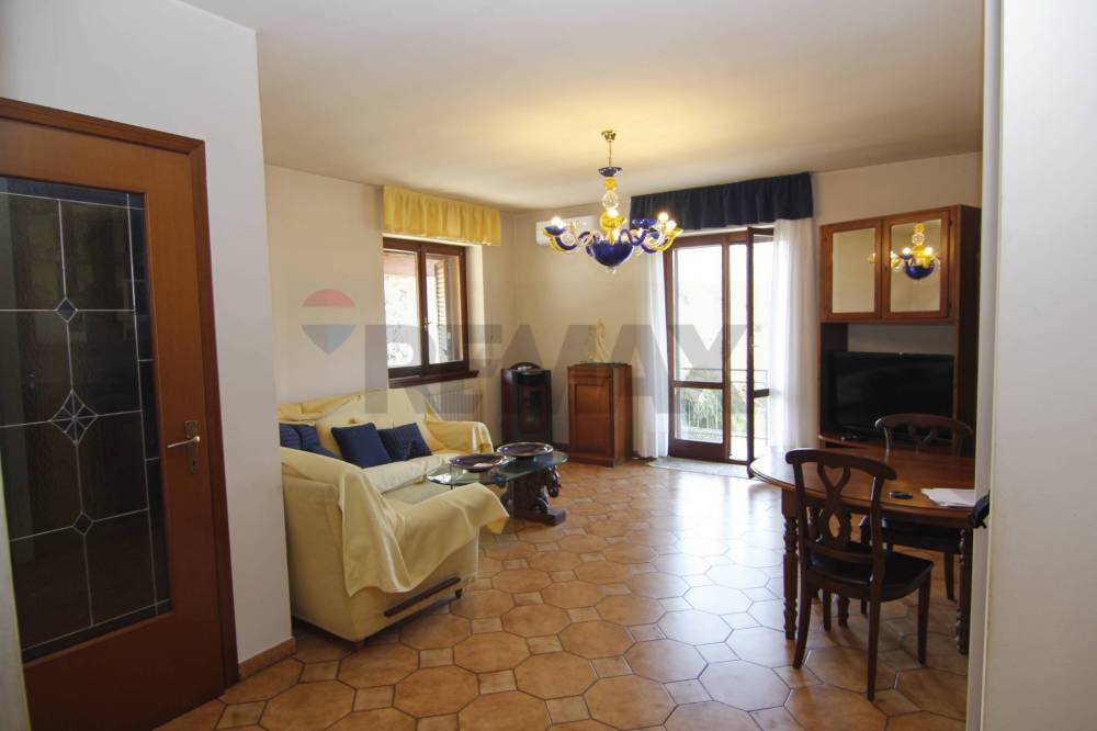 casa indipendente in vendita ad Azzio