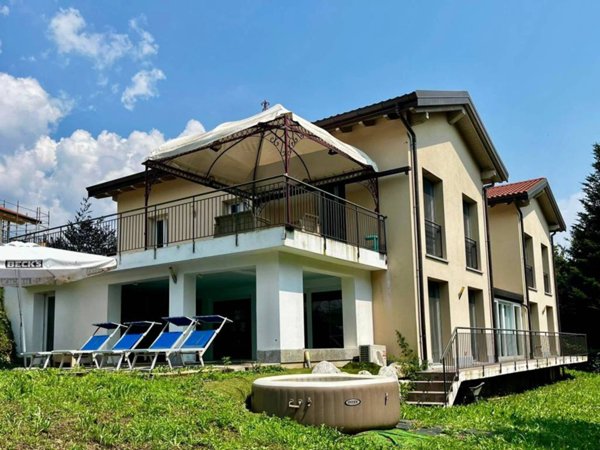 casa indipendente in vendita a Barasso