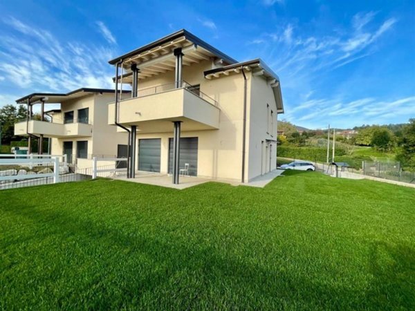 casa indipendente in vendita a Barasso