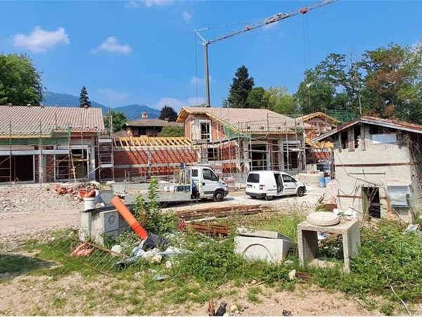 casa indipendente in vendita a Barasso
