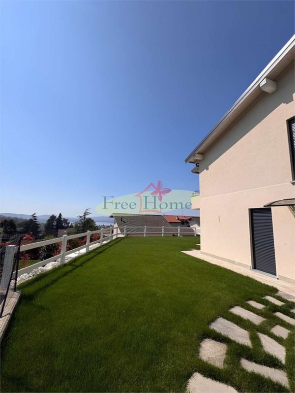 casa indipendente in vendita a Barasso