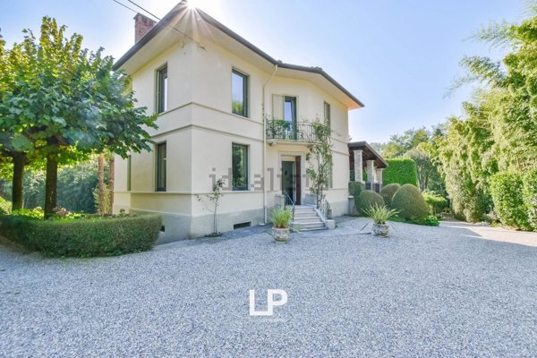 casa indipendente in vendita a Barasso