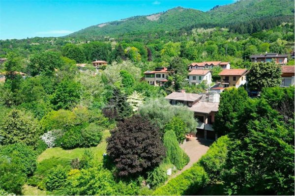 casa indipendente in vendita a Barasso