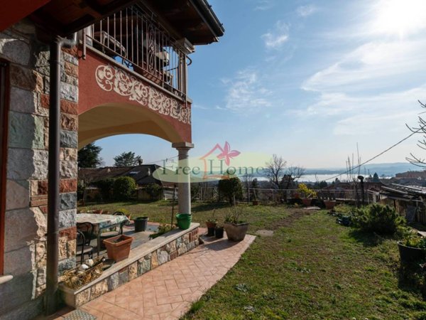 casa indipendente in vendita a Barasso