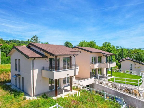 casa indipendente in vendita a Barasso
