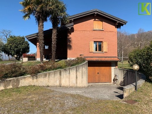 casa indipendente in vendita a Barasso