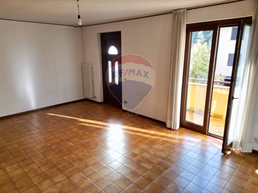 casa indipendente in vendita a Barasso