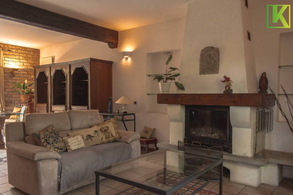 casa indipendente in vendita a Barasso