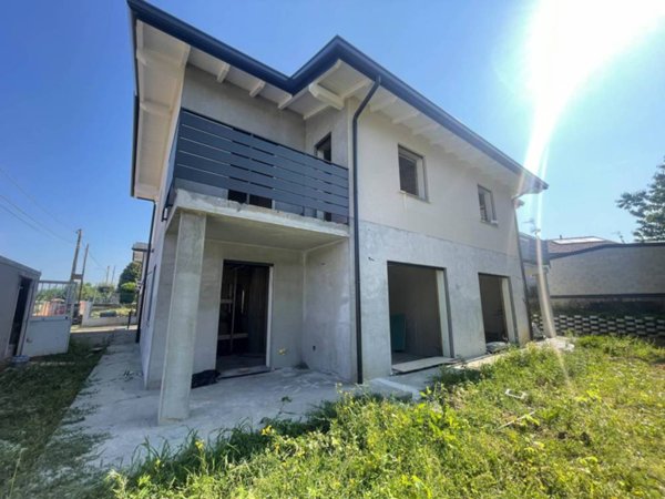 casa indipendente in vendita a Barasso