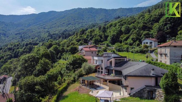 casa indipendente in vendita a Barasso