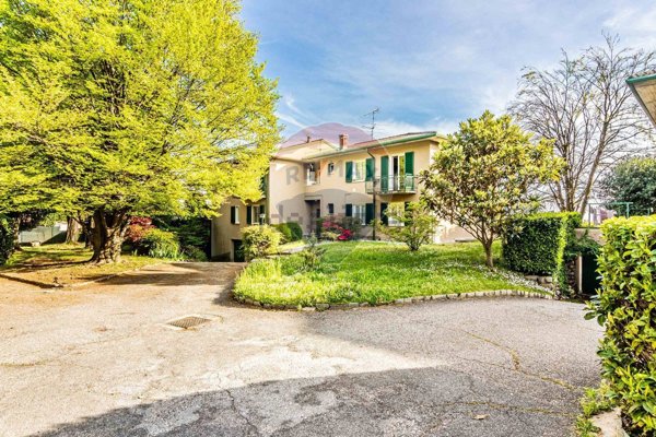 appartamento in vendita a Barasso