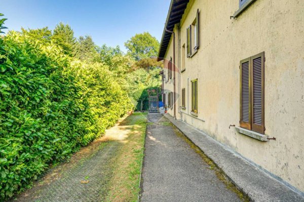 casa indipendente in vendita a Barasso