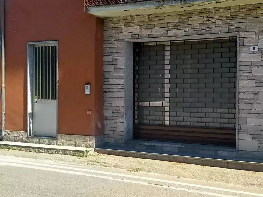 locale commerciale in vendita a Barasso