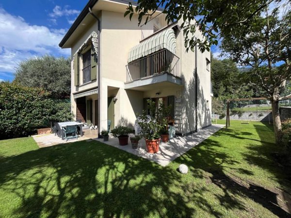 casa indipendente in vendita a Barasso